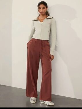 NWT Athleta Endeavor High Rise Relaxed Pants Cherrywood Size XS